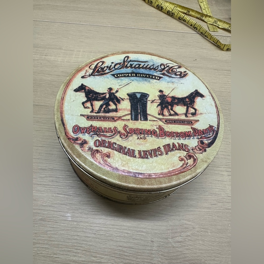 Vintage Levi’s Belt Tin EUC